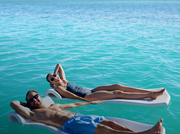 1000x1300 Couple Water