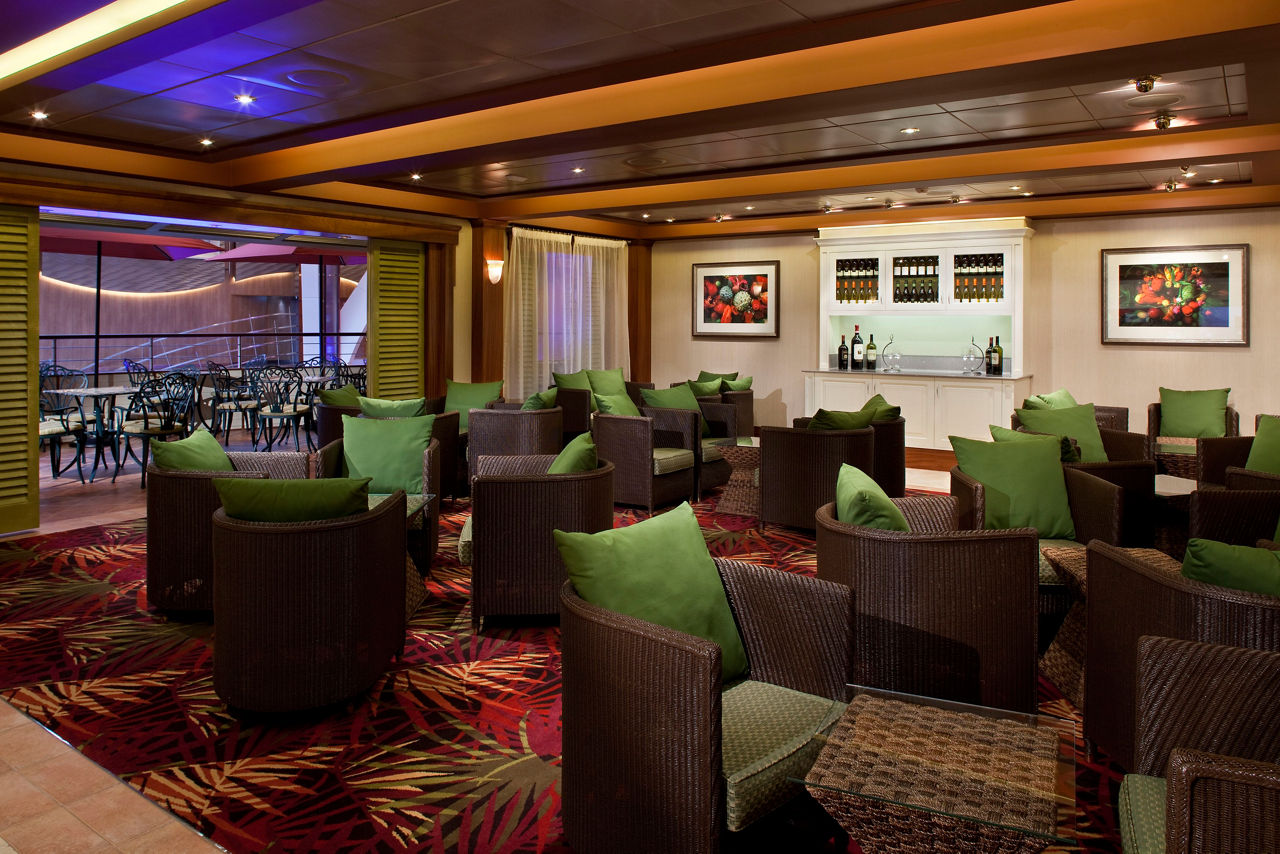 entertainment, bar,lounge, oasis class,oasis of the seas,allure of the seas,  cocktail,