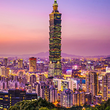 台北璀璨夜景與現代城市天際線，展現亞洲都會風情與精彩郵輪之旅