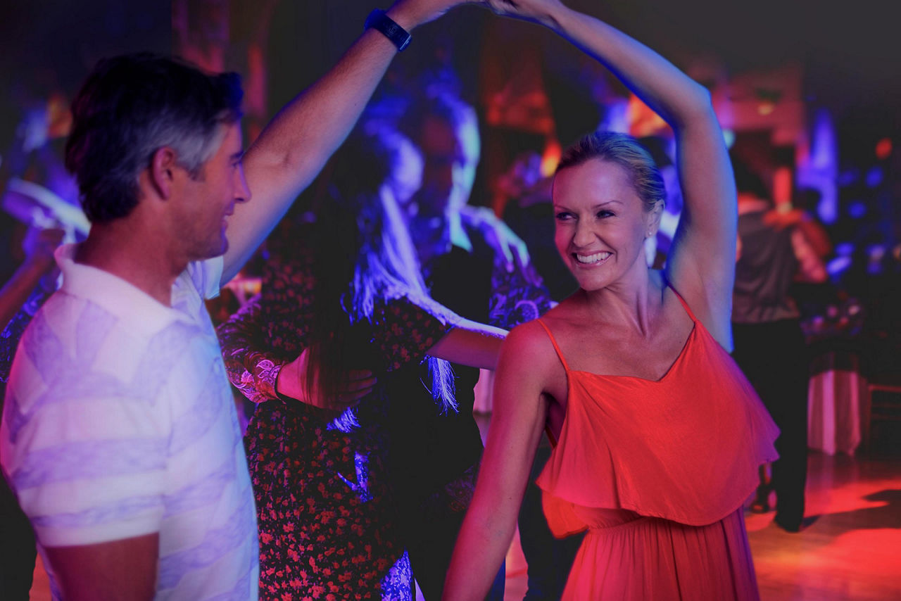 boleros-couple-dancing-night-life
