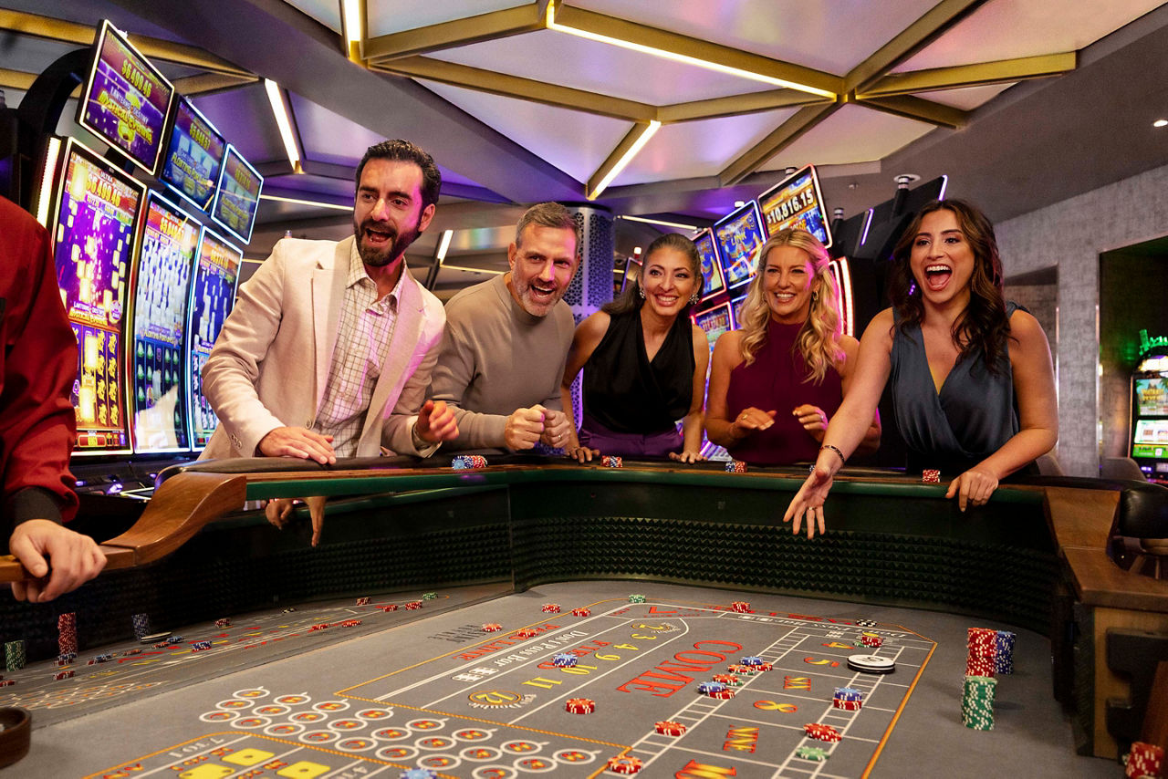 casino-royale-roulette-friends-gambling-slots