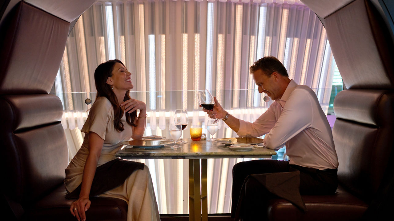 cel fine cut steakhouse couple 2560x1440