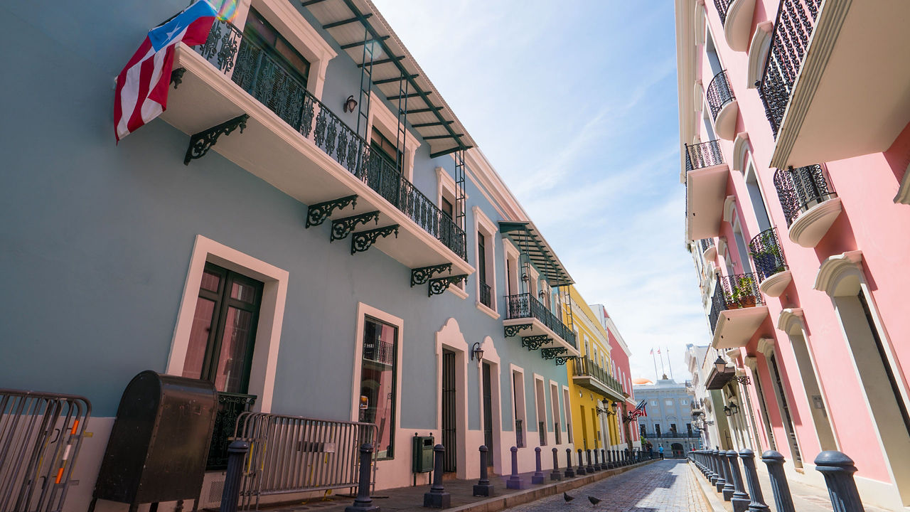 une rangée de maisons colorées à San Juan, à Porto Rico