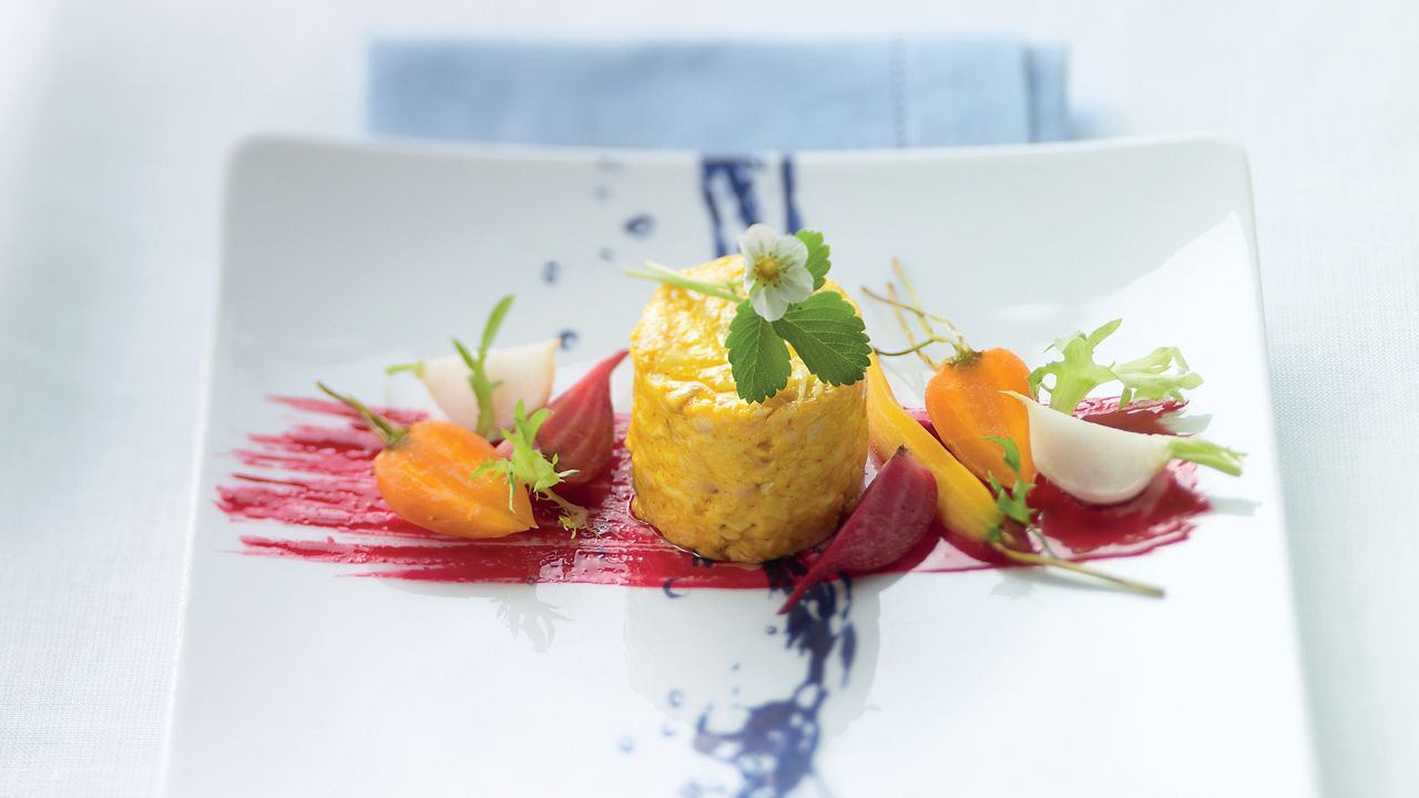 https://assets.dm.rccl.com/is/image/RoyalCaribbeanCruises/celebrity/new-images/things-to-do/blu-pickled-beet-salad-onboard-dining-2560x1440.jpg?$16x9-med$