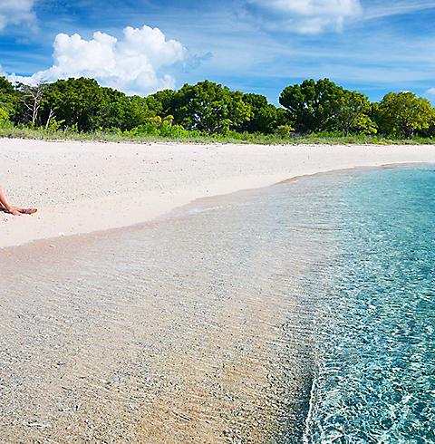 celukan bali barat park woman snorkel 2560x1440