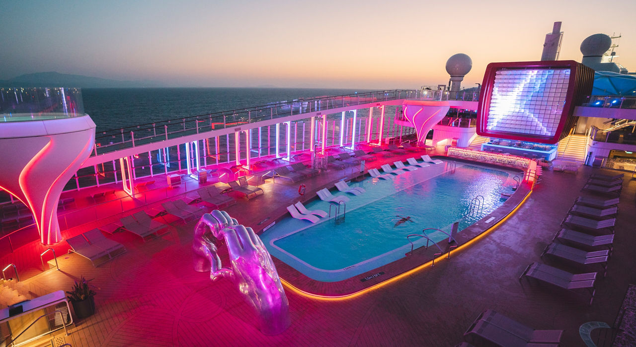 AX resort deck 4 2560x1440