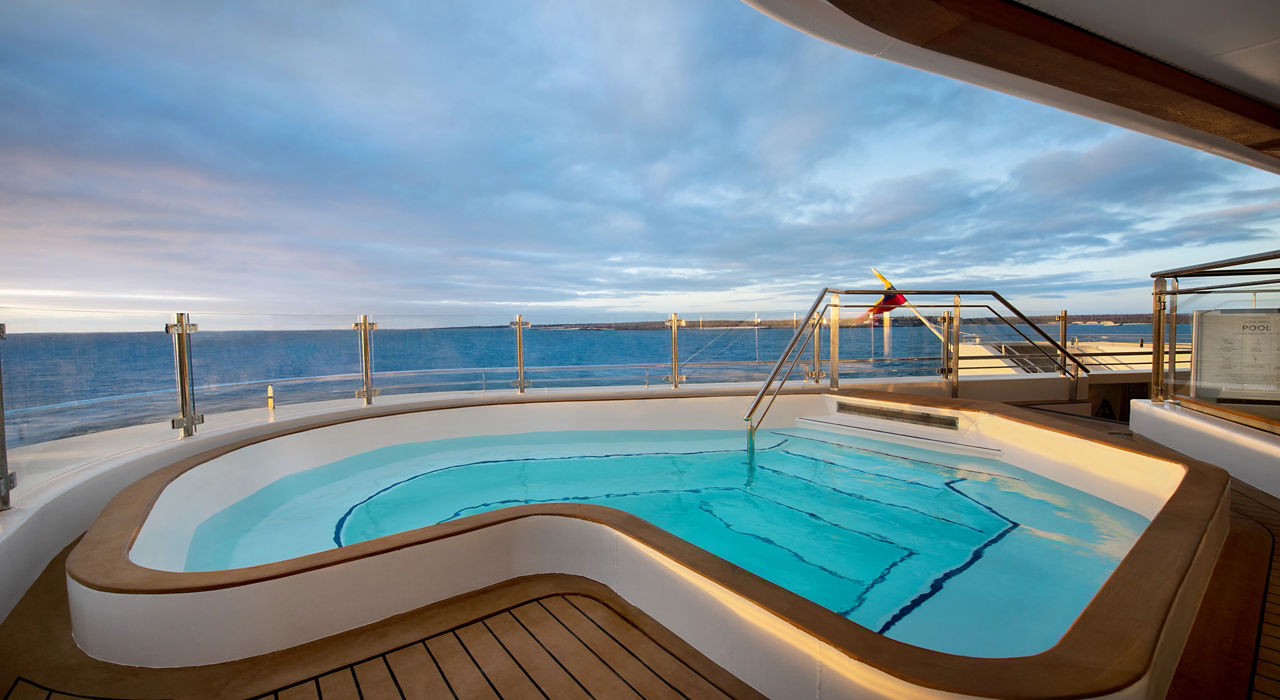 CEL FL sunset lounge jacuzzi 2560x1440