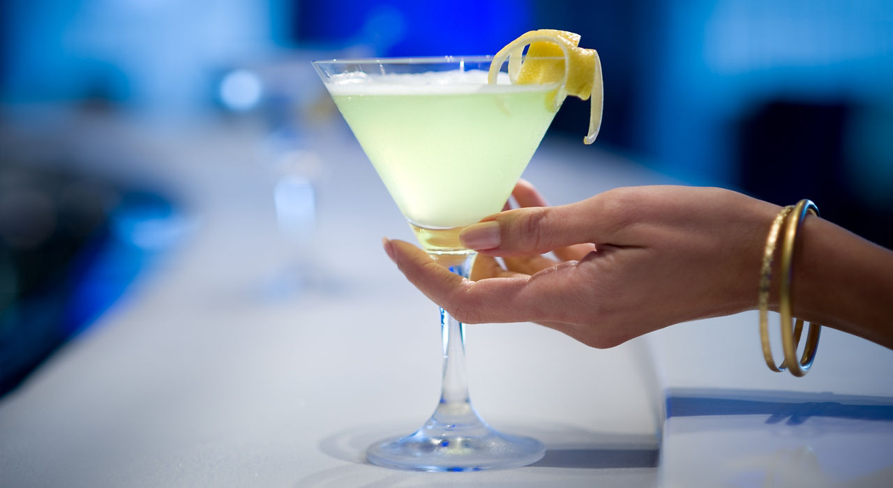 CEL SL martini bar and crush cocktail drink 2560x1440
