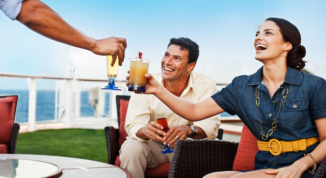 CEL SL sunset bar couple 2560x1440