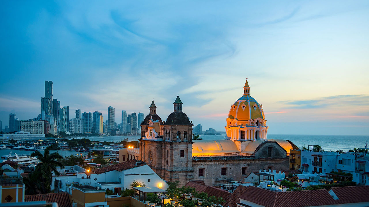 CELEBRITY SUMMIT - Panama Canal Eastbound