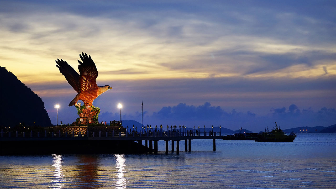 eagle symbol of kuah town langkawi malaysia 2560x1440