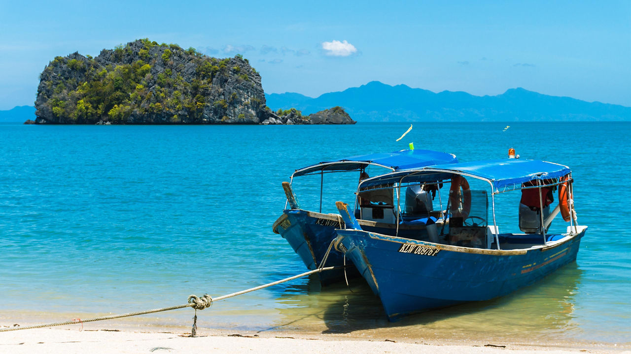 excursion boats on langkawi beach malaysia 2560x1440