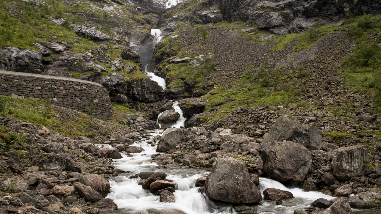 rocky waterfall port image 3840x2160