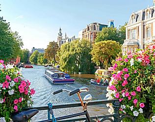 boat by amsterdam canal 3840x2160