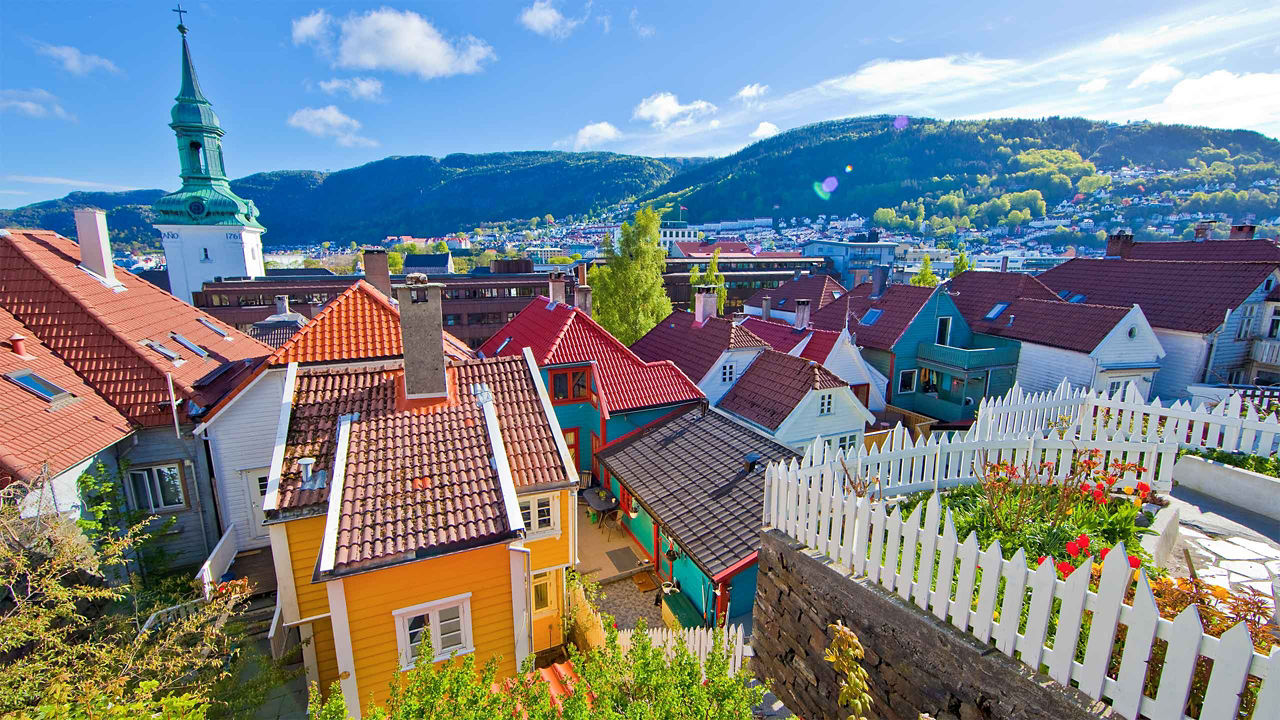 colorful houses bergen norway 2560x1440