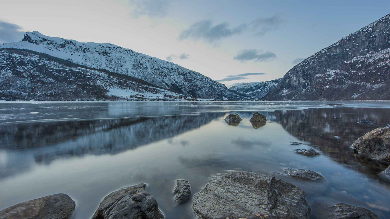icy mountains at bergen norway 2560x1440