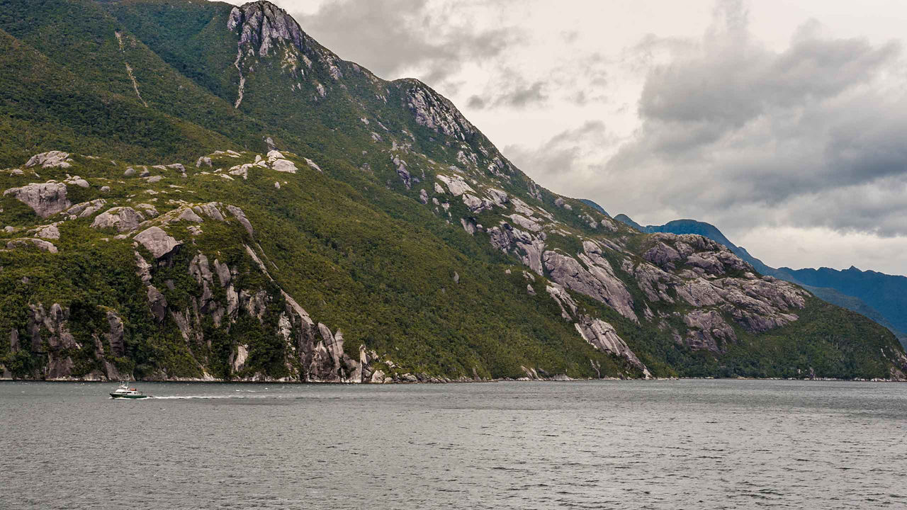 dusky sound landscape 2560x1440