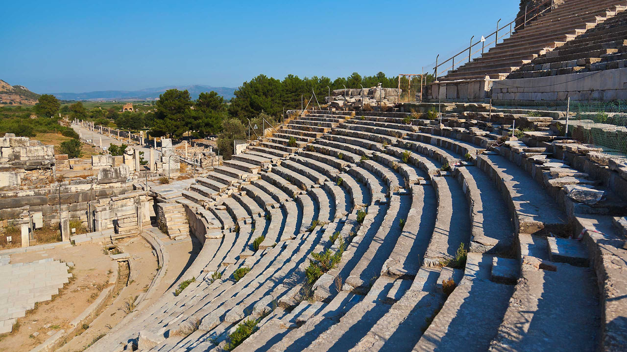 ancient amphitheater in ephesus turkey 2560x1440
