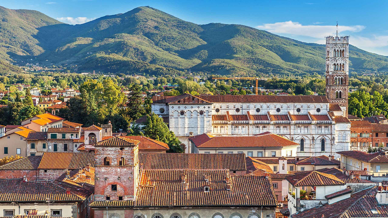 lucca cityscape livorno italy 2560x1440