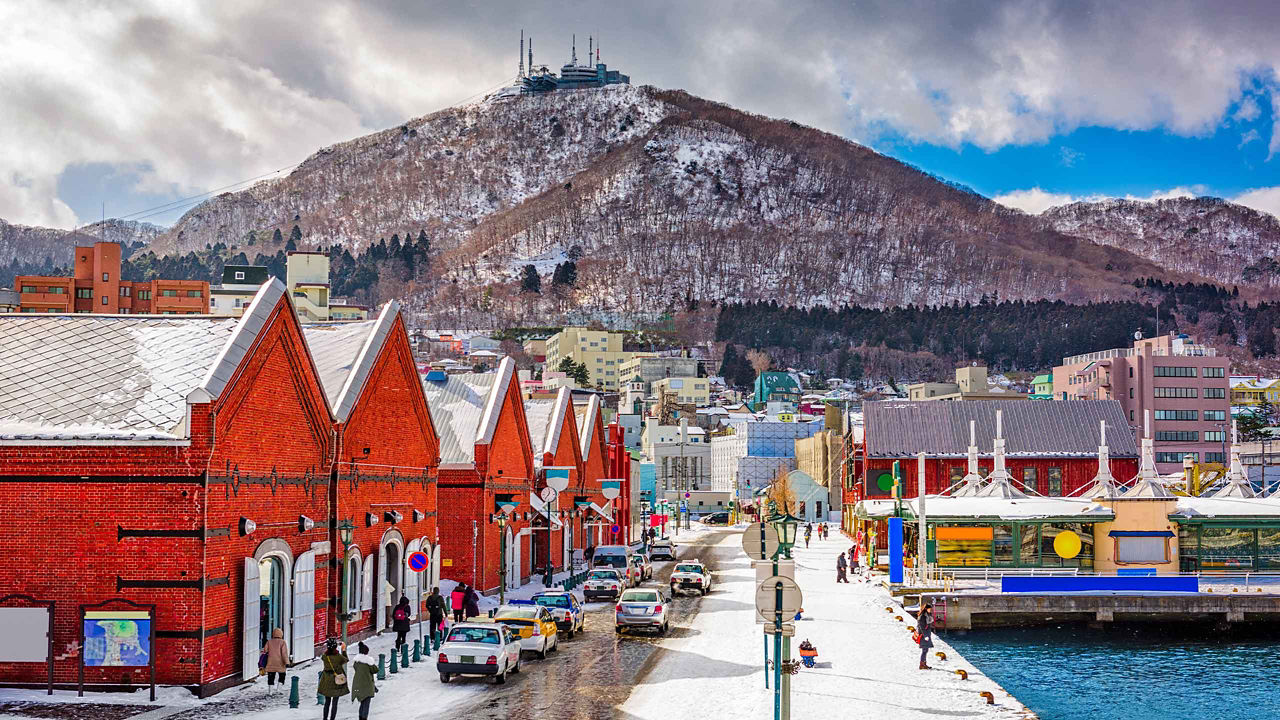 hakodate japan mountain view 2560x1440