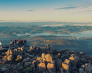hobart tasmania overlooking city 2560x1440