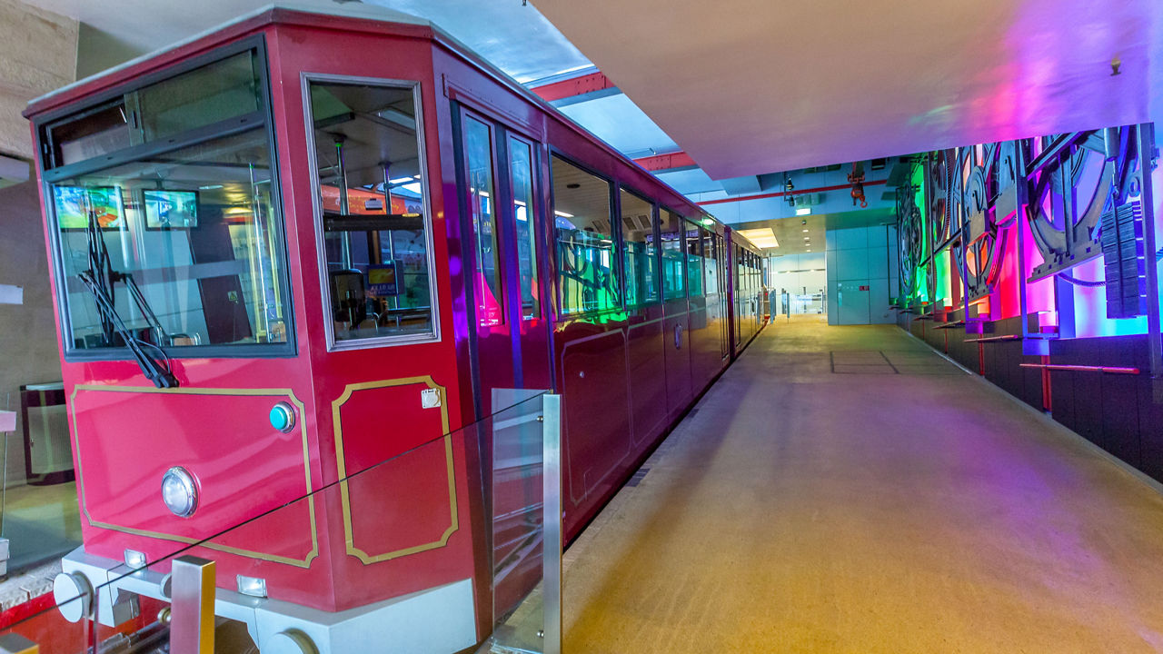 hong kong tram the peak