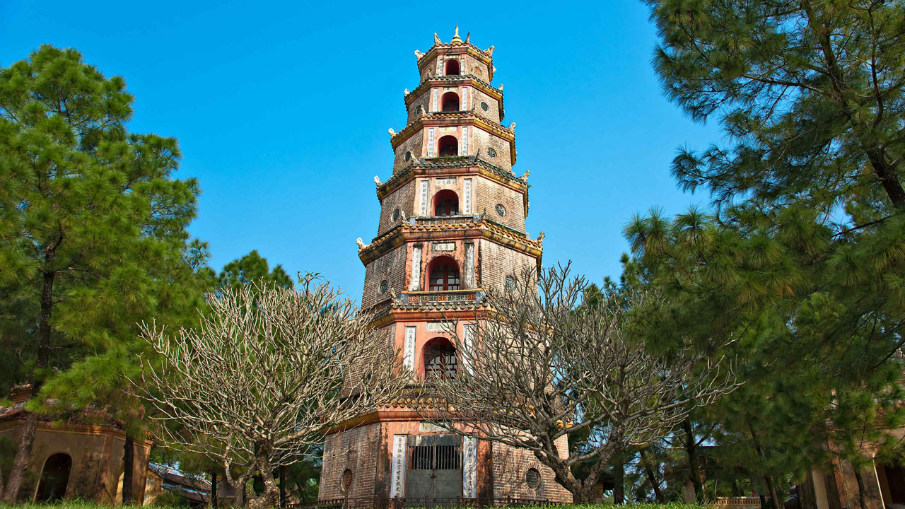 thien mu pagoda hue danang vietnam 3840x2160