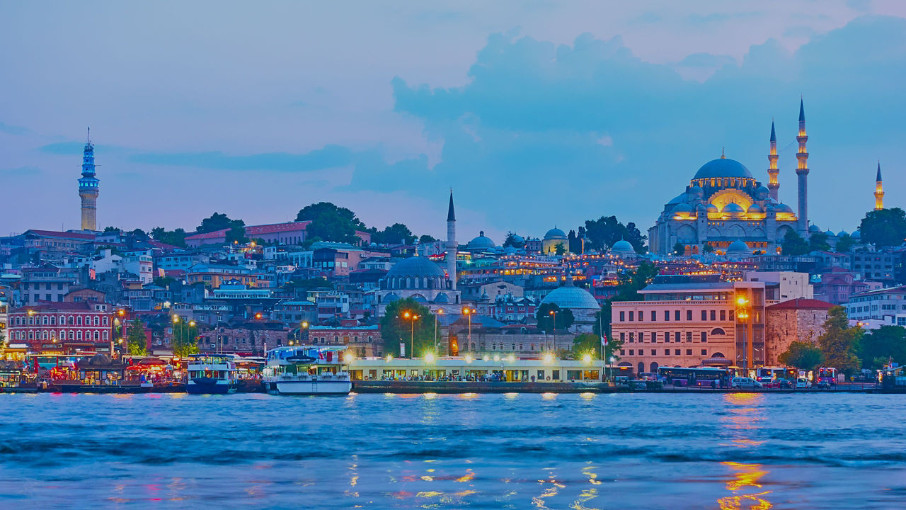 old town istanbul 2560x1440