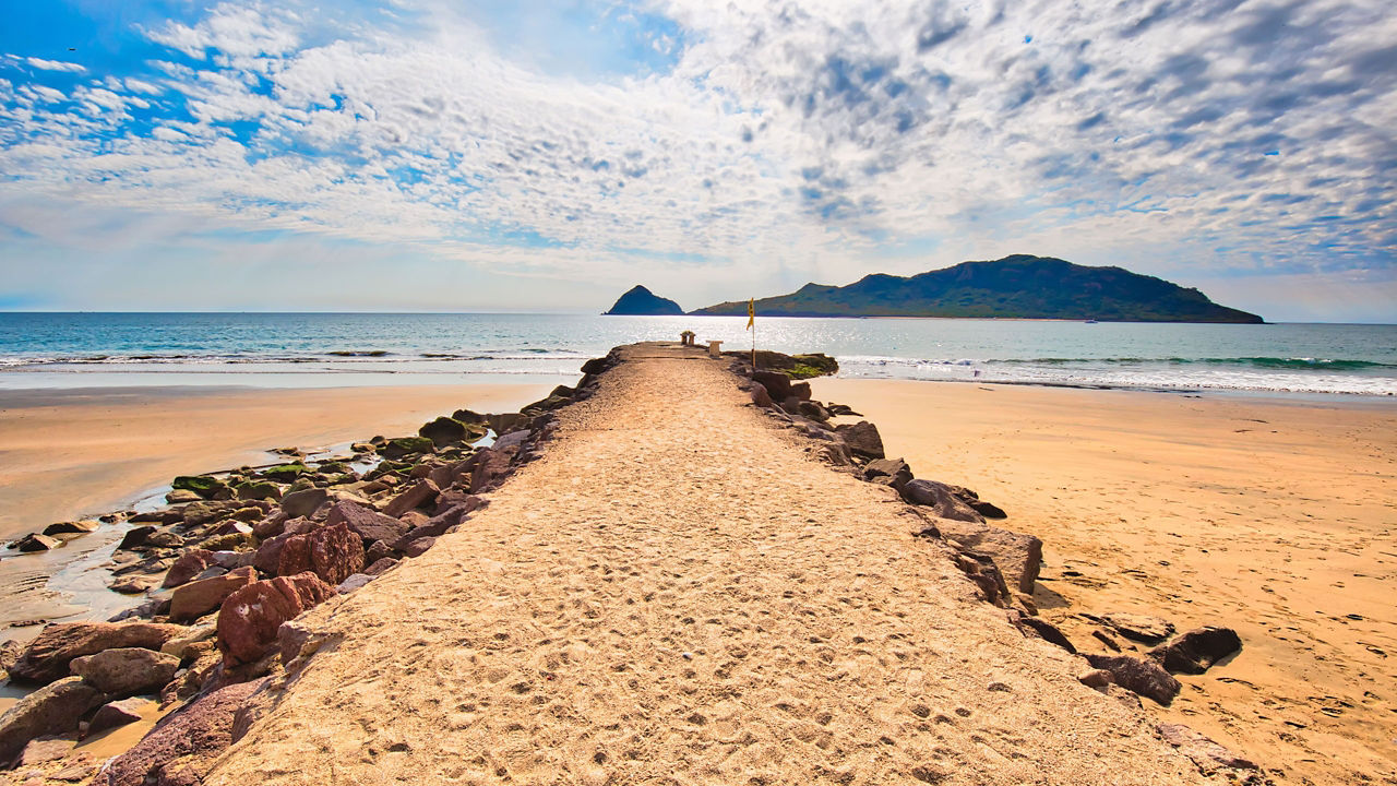 golden zone beach mazatlan mexico 2560x1440