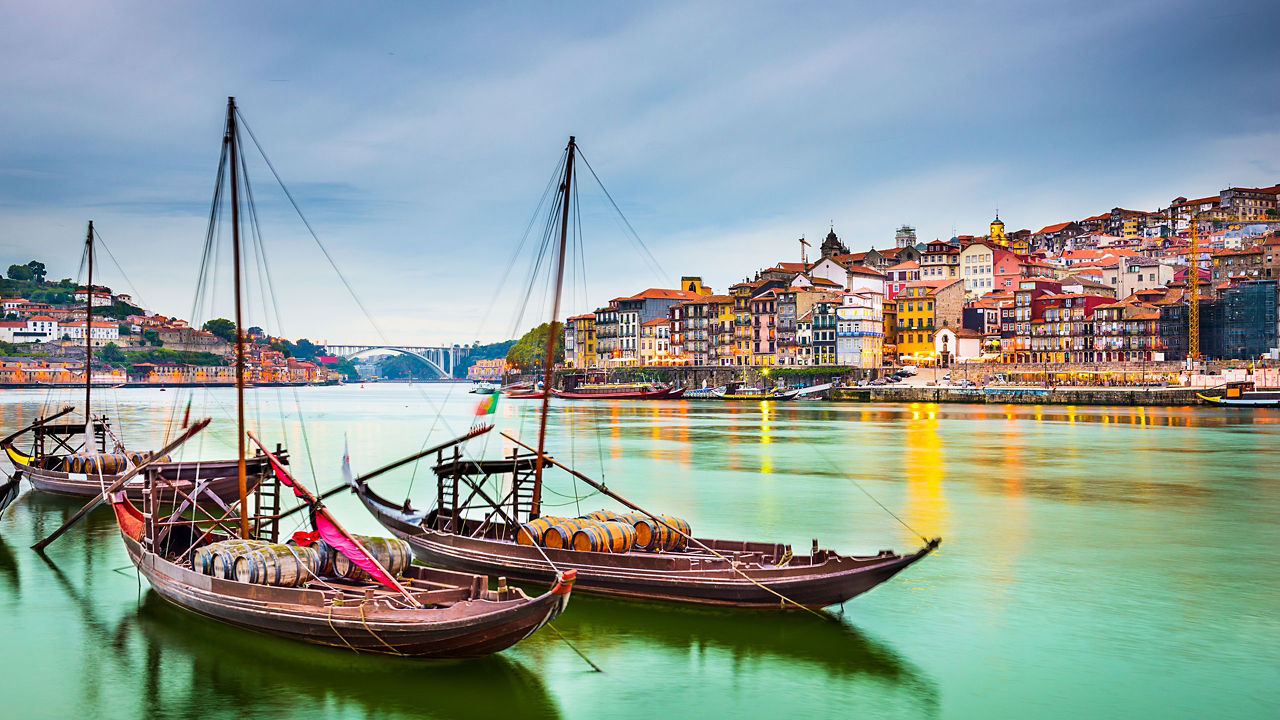 old town douro river porto portugal 2560x1440