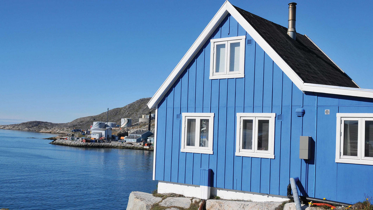 blue house qaqortoq greenland 3840x2160