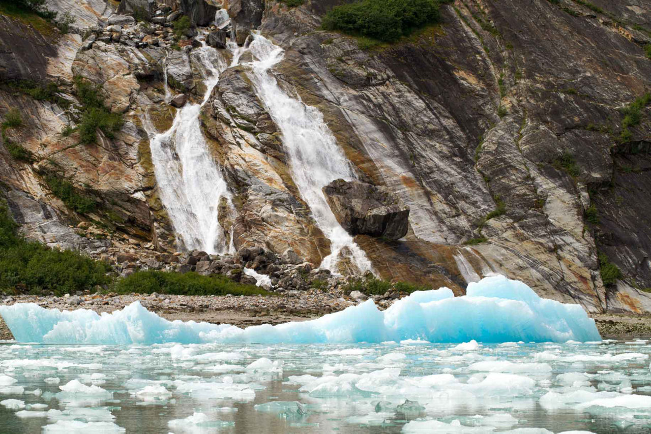 endicott arm dawes glacier mountainside icebergs