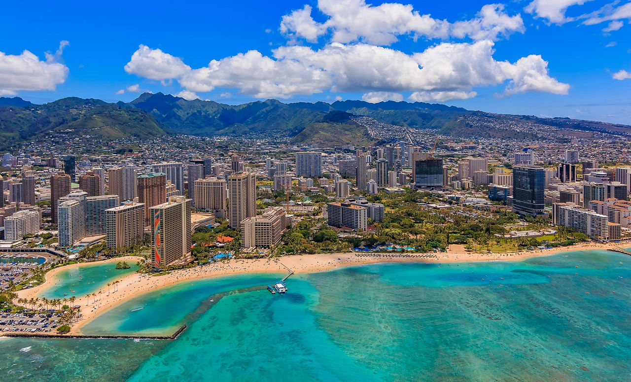 Aerial view of the Honolulu, Hawaii and the surrounding mountains