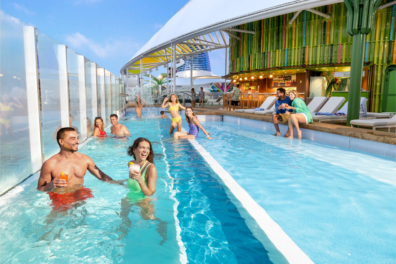 couple cocktails cloud17 pool star of the seas