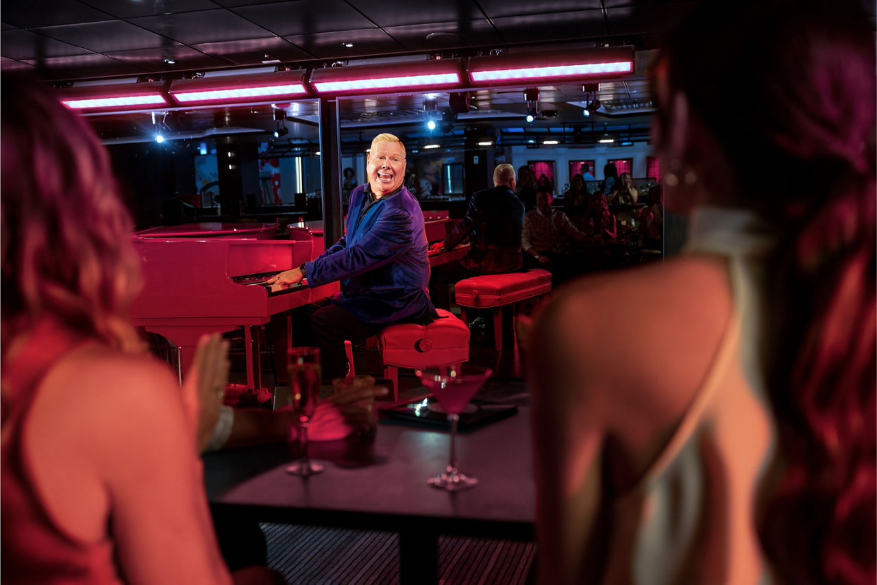 dueling pianos piano performer nighlife star of the seas