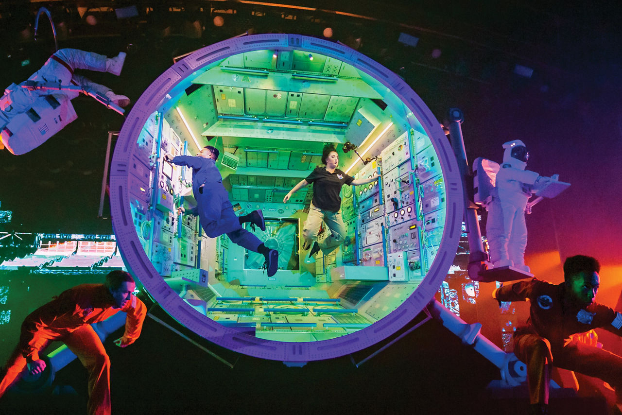 Performers on Set in the Royal Promenade Theatre 