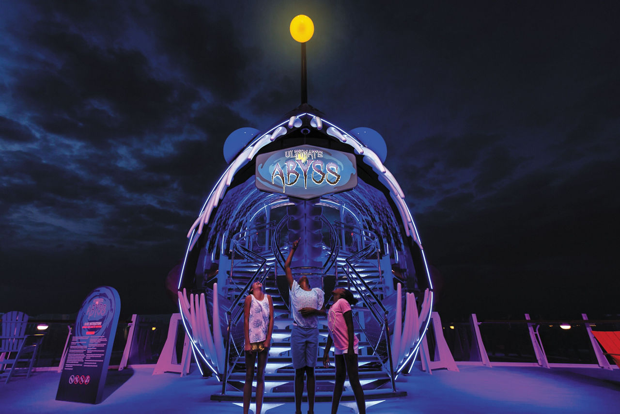 Family by the Entrance of The Ultimate Abyss