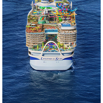 Vista aerea di Legend of the Seas in navigazione in mare aperto