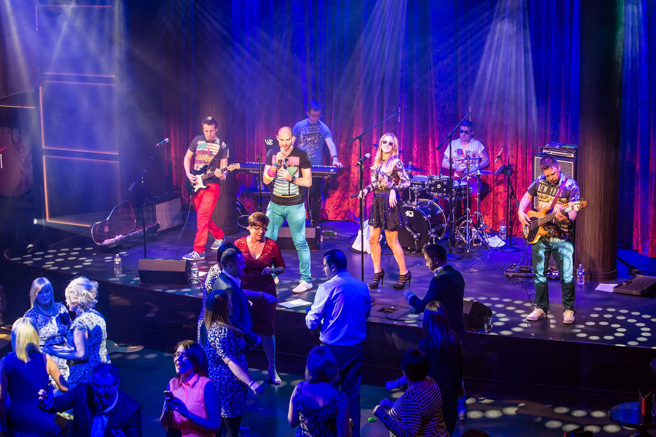 Oasis Class, Oasis of the Seas, Theme Cruise Band