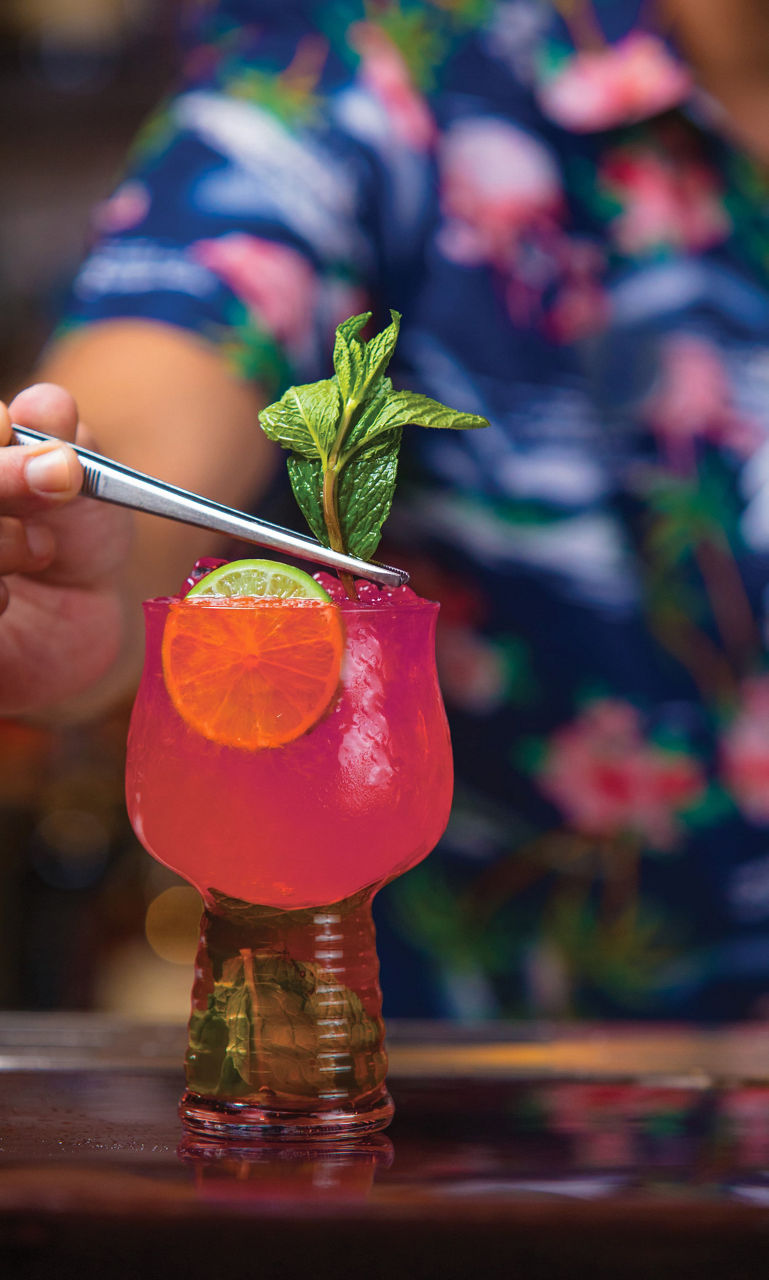 Oasis Class, Oasis of the Seas, Pink Cocktail at Bamboo Room