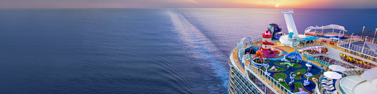 Sunset aft view of Utopia of the Seas
