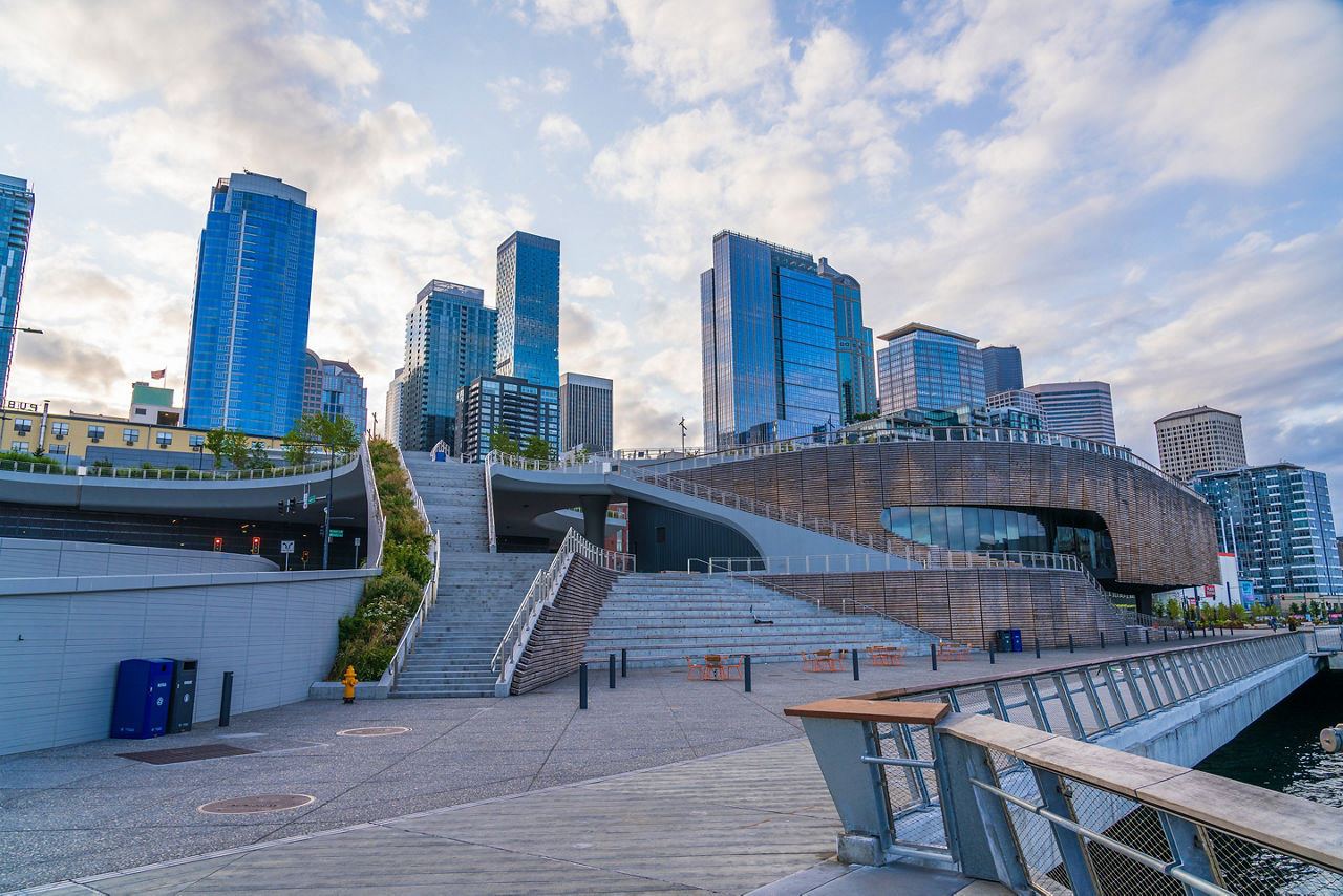 Waterfront walk leading to the overlook walk, Seattle, USA