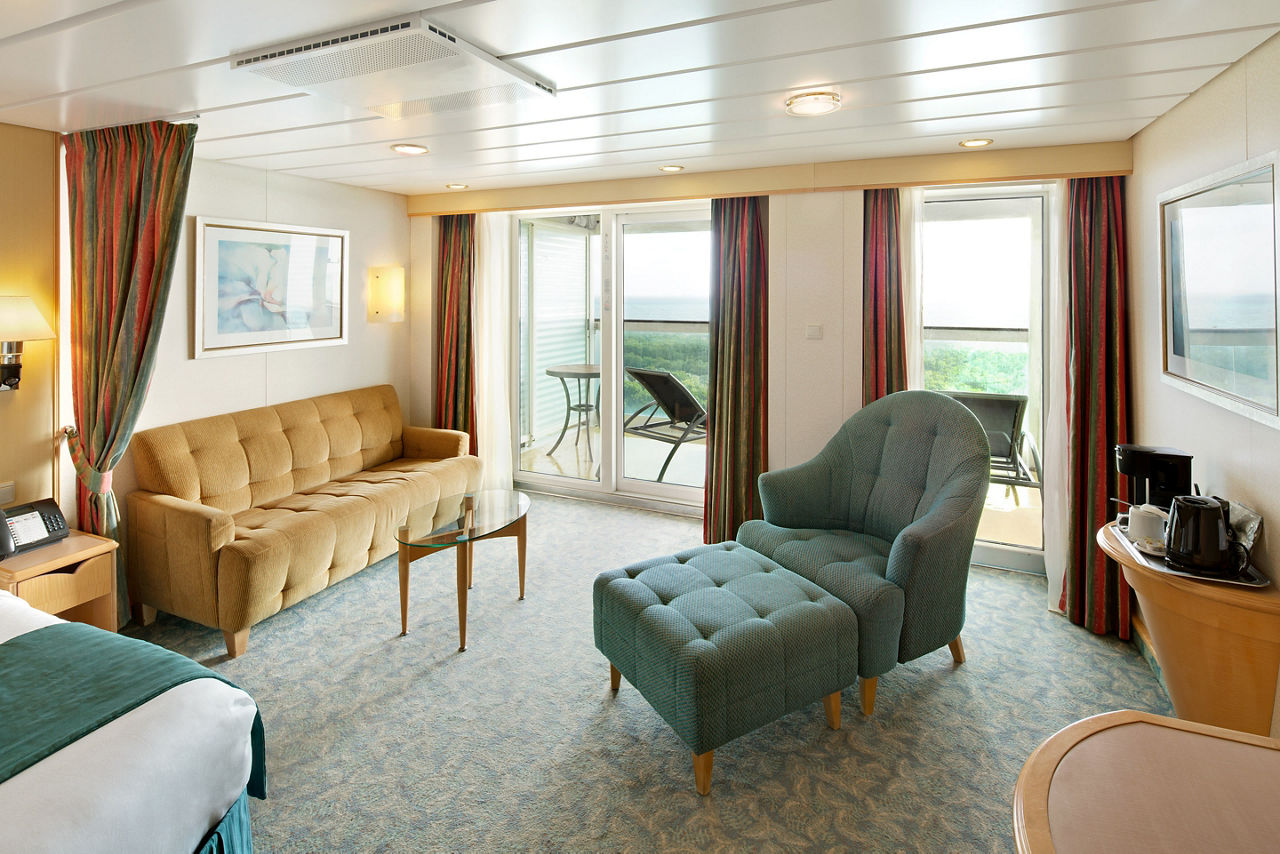 Freedom of the Seas Suite Living Room 