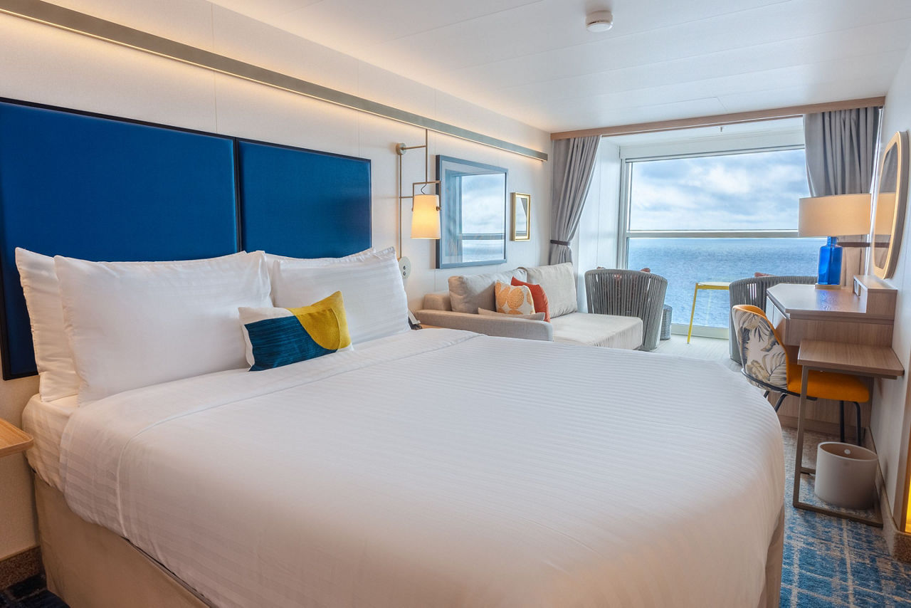 Family infinite ocean view balcony