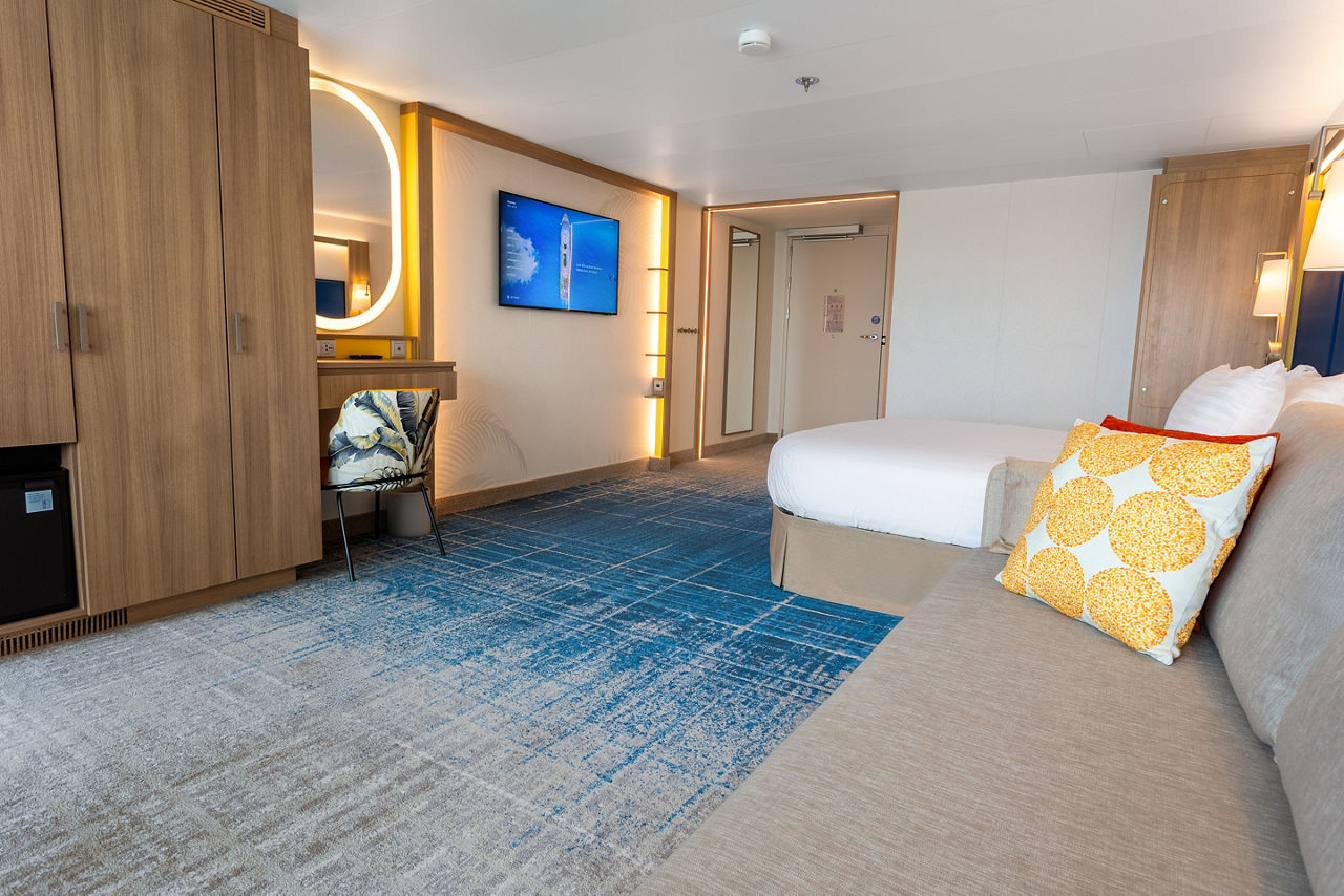 Spacious Infinite Ocean View Balcony Accessible