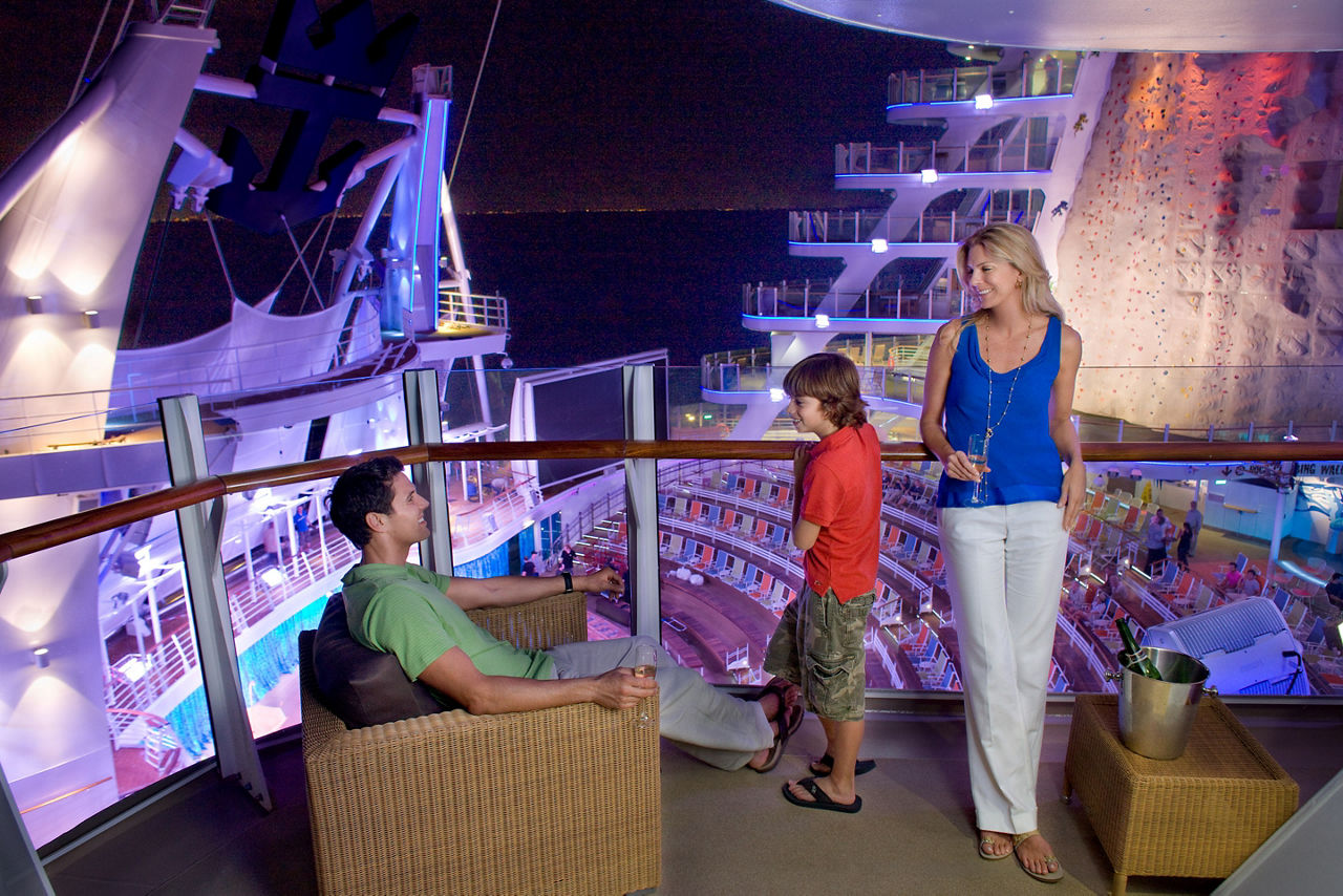 oasis of the seas aquatheater suite family night time
