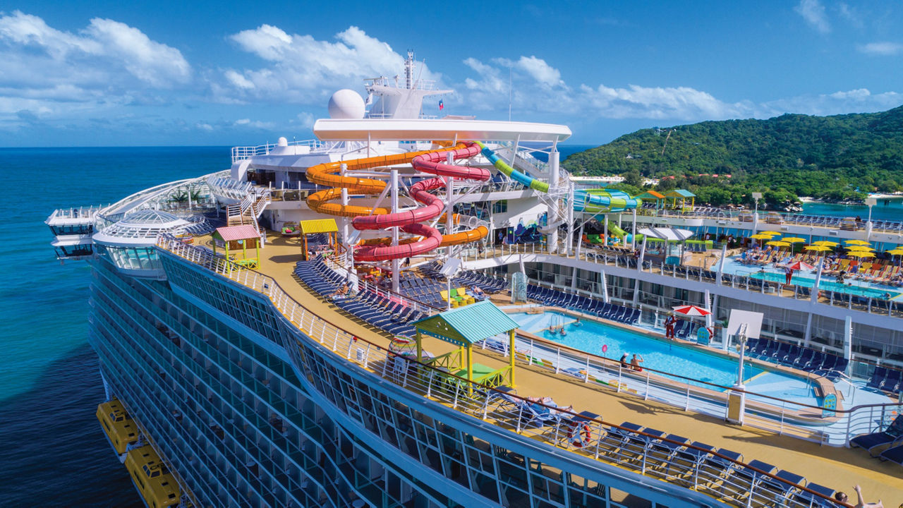 RCI OA LABADEE 122019 CC YouthFam LISIEWSKI DRONE 089 RET CMYK