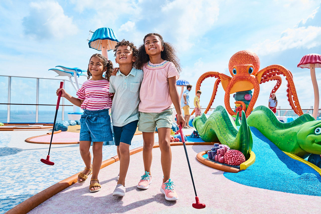 Wonder Dunes Siblings Posing in front of Mini Golf Course