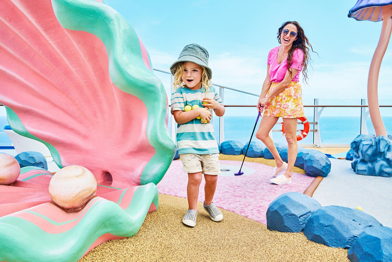 Wonder Dunes Kid Playing Mini Golf with Mom