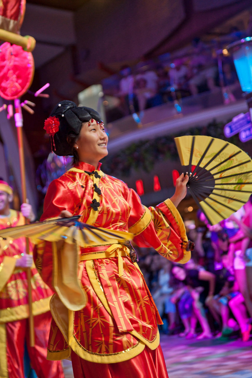 Parades, Parade, Character, Kids, Family, Onboard, Allure of the Seas, Oasis Class, Oasis of the Seas,2011 Brand Campaign details, Entertainment, Chines, Girl